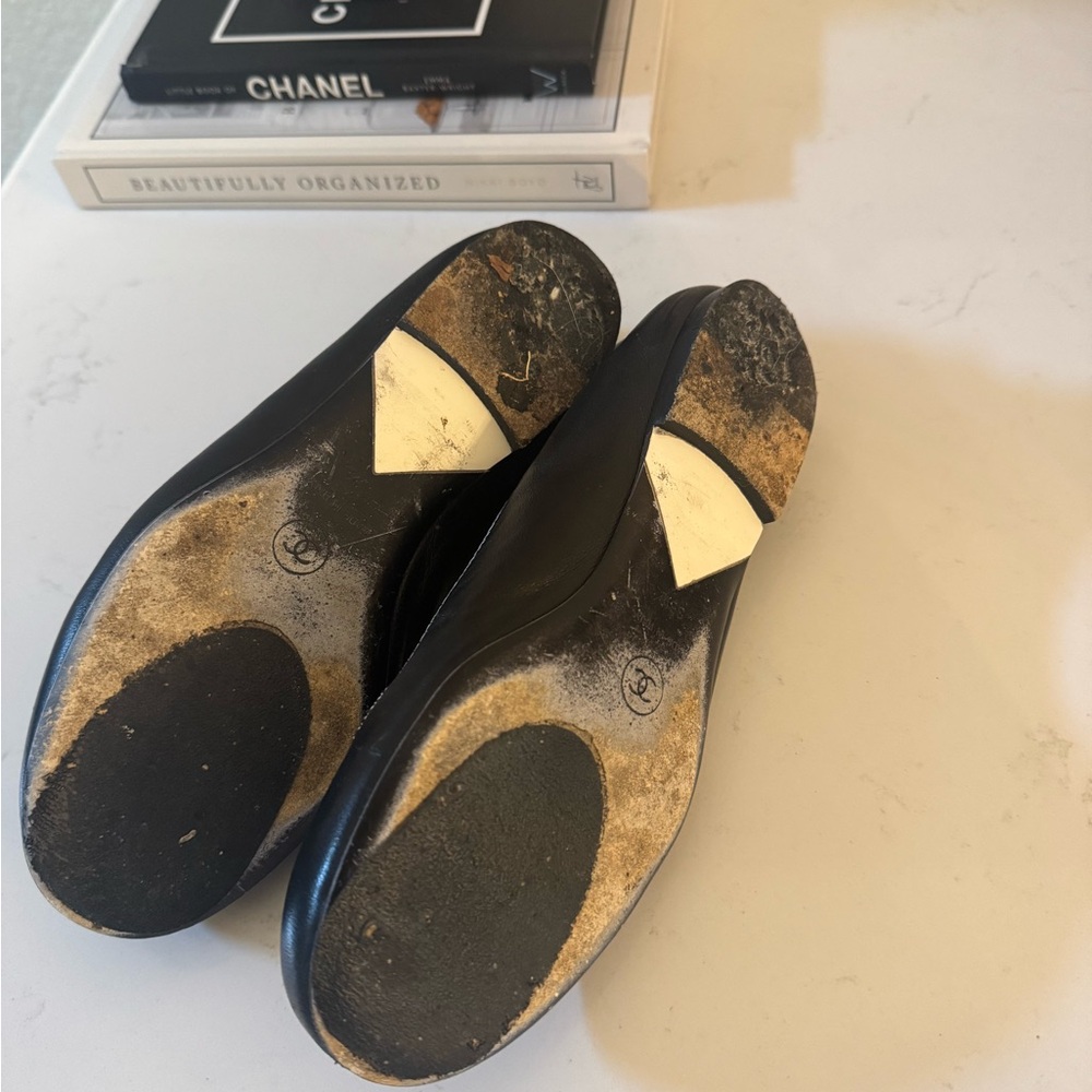 Chanel Vintage Black and White Loafers Size 35.5 - Picture 5 of 5